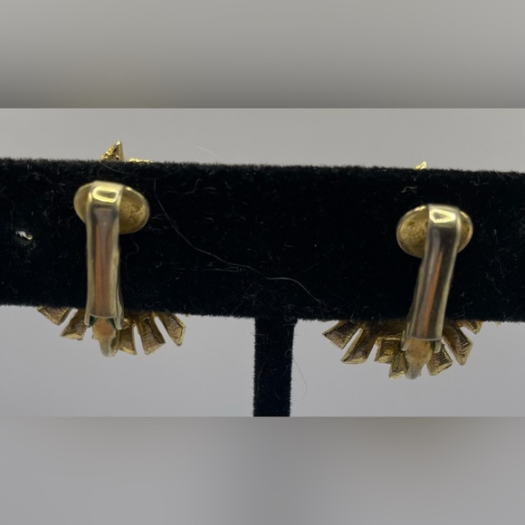 3 for $30 Vintage Gold Tone and White Enamel Floral Design Clip On Earrings - Picture 8 of 8